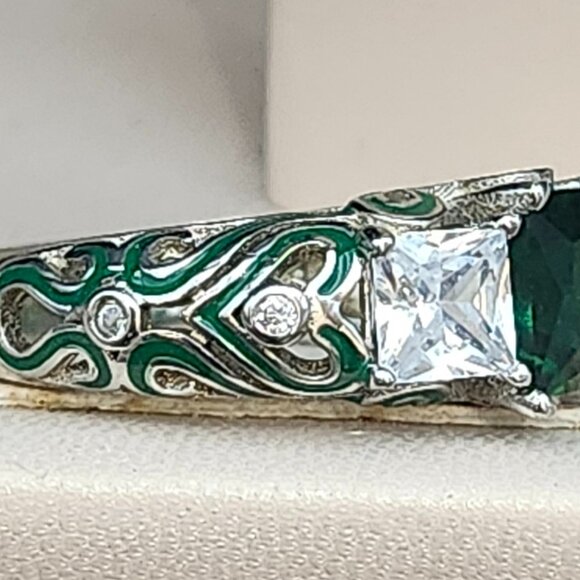 Sterling Silver Ring Green Center Stone Enameled Size 8 Hearts - Picture 5 of 9